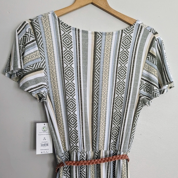 🆕Sage green boho/aztec pattern, green,black,&white w/ belt, women's medium - Picture 6 of 8